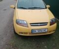 Желтый Шевроле Авео, объемом двигателя 1.5 л и пробегом 225 тыс. км за 2300 $, фото 1 на Automoto.ua