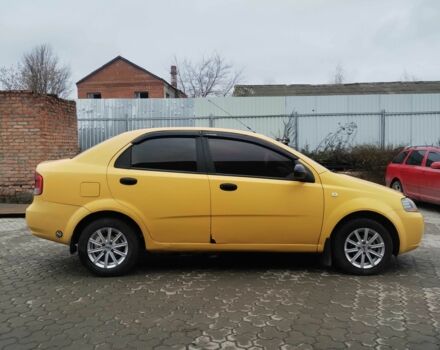 Желтый Шевроле Авео, объемом двигателя 1.5 л и пробегом 212 тыс. км за 2100 $, фото 5 на Automoto.ua