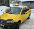 Желтый Шевроле Авео, объемом двигателя 1.5 л и пробегом 300 тыс. км за 2100 $, фото 1 на Automoto.ua
