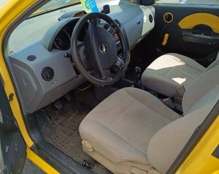 Жовтий Шевроле Авео, об'ємом двигуна 1.5 л та пробігом 200 тис. км за 1700 $, фото 3 на Automoto.ua