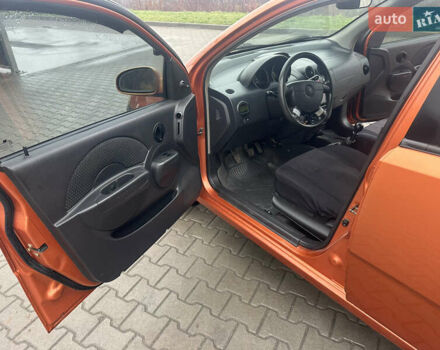 Желтый Шевроле Авео, объемом двигателя 1.5 л и пробегом 206 тыс. км за 1790 $, фото 8 на Automoto.ua