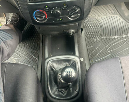 Желтый Шевроле Авео, объемом двигателя 1.5 л и пробегом 206 тыс. км за 1790 $, фото 2 на Automoto.ua