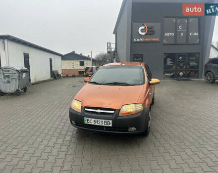Желтый Шевроле Авео, объемом двигателя 1.5 л и пробегом 206 тыс. км за 1790 $, фото 1 на Automoto.ua