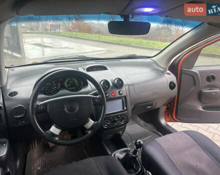 Желтый Шевроле Авео, объемом двигателя 1.5 л и пробегом 206 тыс. км за 1790 $, фото 21 на Automoto.ua