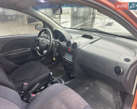 Желтый Шевроле Авео, объемом двигателя 1.5 л и пробегом 206 тыс. км за 1790 $, фото 18 на Automoto.ua