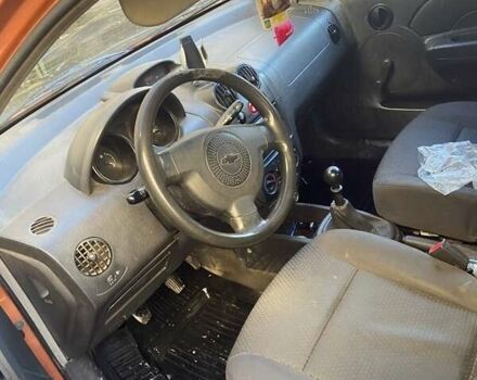 Желтый Шевроле Авео, объемом двигателя 1.5 л и пробегом 300 тыс. км за 3000 $, фото 4 на Automoto.ua