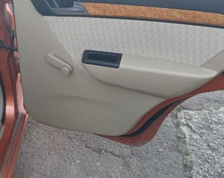 Желтый Шевроле Авео, объемом двигателя 1.6 л и пробегом 175 тыс. км за 3800 $, фото 13 на Automoto.ua