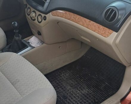 Желтый Шевроле Авео, объемом двигателя 1.6 л и пробегом 180 тыс. км за 3600 $, фото 6 на Automoto.ua