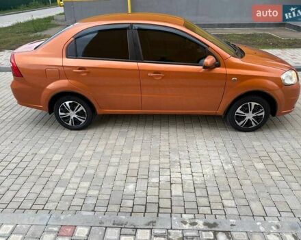 Желтый Шевроле Авео, объемом двигателя 1.6 л и пробегом 308 тыс. км за 2950 $, фото 4 на Automoto.ua