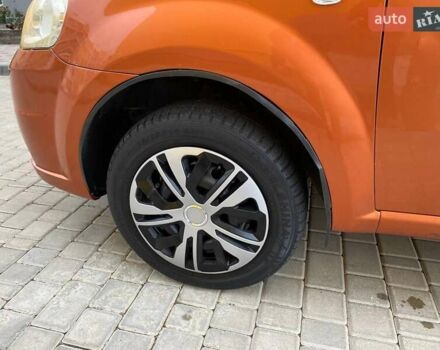 Желтый Шевроле Авео, объемом двигателя 1.6 л и пробегом 308 тыс. км за 2950 $, фото 17 на Automoto.ua