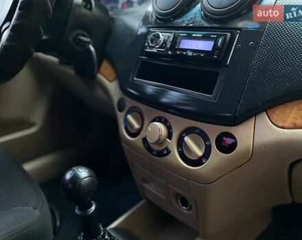 Желтый Шевроле Авео, объемом двигателя 1.6 л и пробегом 308 тыс. км за 2950 $, фото 24 на Automoto.ua