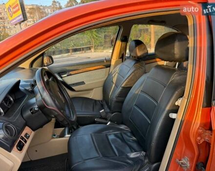 Желтый Шевроле Авео, объемом двигателя 1.6 л и пробегом 253 тыс. км за 4300 $, фото 13 на Automoto.ua