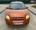 Желтый Шевроле Авео, объемом двигателя 1.6 л и пробегом 308 тыс. км за 2950 $, фото 1 на Automoto.ua