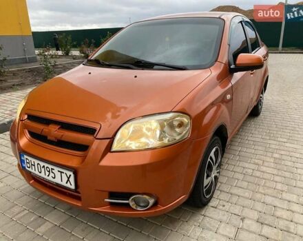 Желтый Шевроле Авео, объемом двигателя 1.6 л и пробегом 308 тыс. км за 2950 $, фото 2 на Automoto.ua