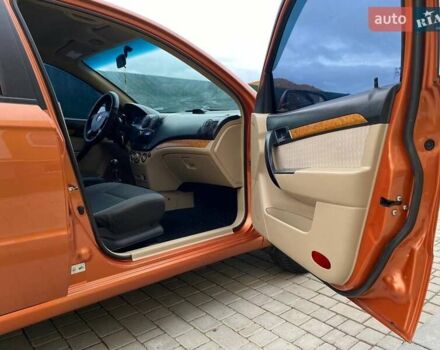 Желтый Шевроле Авео, объемом двигателя 1.6 л и пробегом 308 тыс. км за 2950 $, фото 22 на Automoto.ua