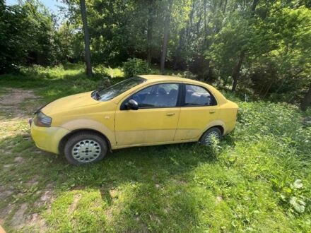 Шевроле Авео 2005 в Лубнах на Automoto.ua Желтый Шевроле Авео, объемом двигателя 1.5 л и пробегом 400 тыс. км за 1320 $, фото 1 на Automoto.ua