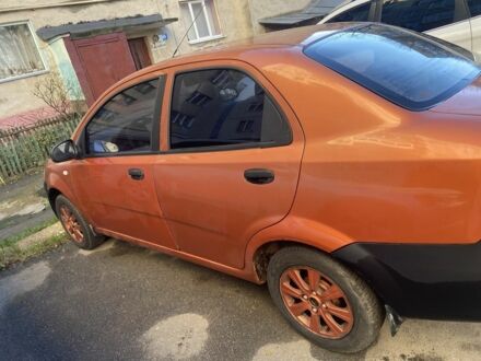 Жовтий Шевроле Авео, об'ємом двигуна 1.5 л та пробігом 300 тис. км за 3000 $, фото 1 на Automoto.ua