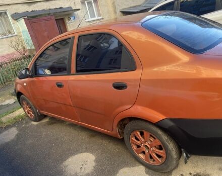 Желтый Шевроле Авео, объемом двигателя 1.5 л и пробегом 300 тыс. км за 3000 $, фото 1 на Automoto.ua