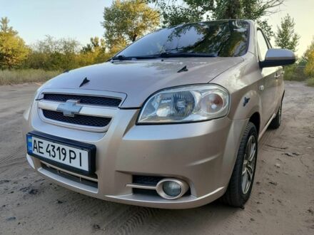 Желтый Шевроле Авео, объемом двигателя 1.6 л и пробегом 191 тыс. км за 4600 $, фото 1 на Automoto.ua