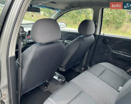 Серый Шевроле Авео, объемом двигателя 1.5 л и пробегом 225 тыс. км за 2850 $, фото 13 на Automoto.ua
