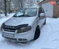 Серый Шевроле Авео, объемом двигателя 1.5 л и пробегом 220 тыс. км за 2400 $, фото 1 на Automoto.ua