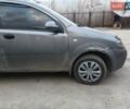 Серый Шевроле Авео, объемом двигателя 1.5 л и пробегом 305 тыс. км за 1750 $, фото 2 на Automoto.ua