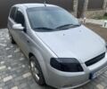 Серый Шевроле Авео, объемом двигателя 1.5 л и пробегом 198 тыс. км за 3900 $, фото 3 на Automoto.ua