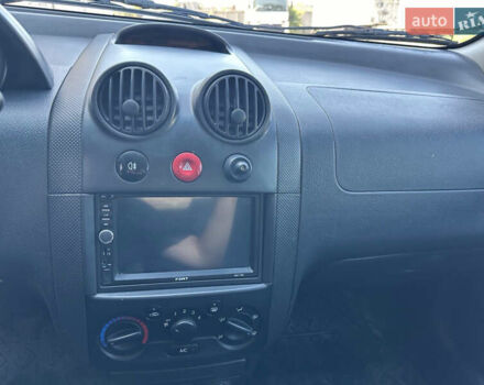 Серый Шевроле Авео, объемом двигателя 1.5 л и пробегом 195 тыс. км за 3100 $, фото 3 на Automoto.ua