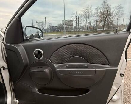 Сірий Шевроле Авео, об'ємом двигуна 1.5 л та пробігом 206 тис. км за 3500 $, фото 6 на Automoto.ua