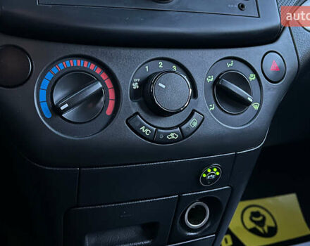 Серый Шевроле Авео, объемом двигателя 1.21 л и пробегом 200 тыс. км за 4800 $, фото 10 на Automoto.ua