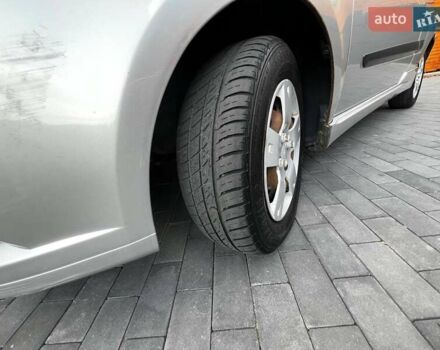 Серый Шевроле Авео, объемом двигателя 1.5 л и пробегом 143 тыс. км за 3700 $, фото 2 на Automoto.ua