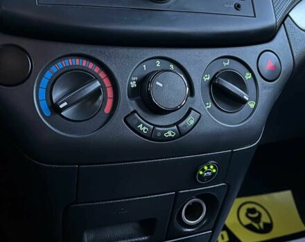 Серый Шевроле Авео, объемом двигателя 1.2 л и пробегом 200 тыс. км за 4800 $, фото 10 на Automoto.ua