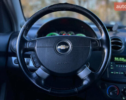 Серый Шевроле Авео, объемом двигателя 1.21 л и пробегом 200 тыс. км за 4800 $, фото 7 на Automoto.ua