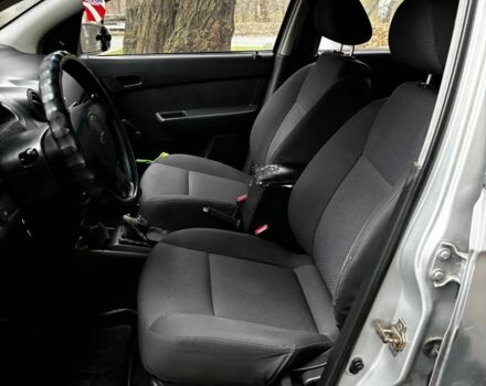 Серый Шевроле Авео, объемом двигателя 1.5 л и пробегом 220 тыс. км за 3300 $, фото 4 на Automoto.ua