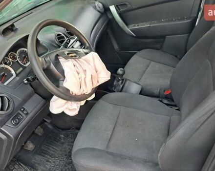 Серый Шевроле Авео, объемом двигателя 1.5 л и пробегом 177 тыс. км за 1800 $, фото 5 на Automoto.ua