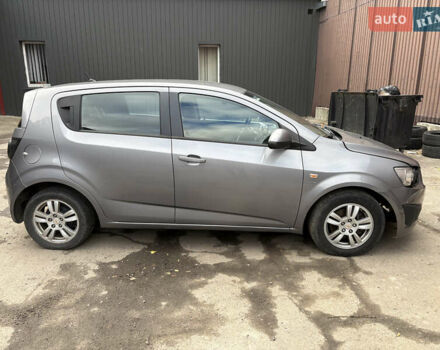 Серый Шевроле Авео, объемом двигателя 1.25 л и пробегом 390 тыс. км за 3300 $, фото 2 на Automoto.ua