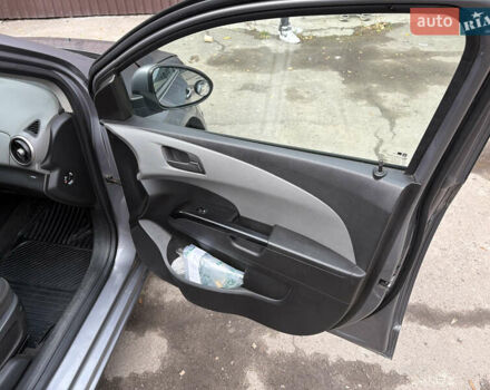 Серый Шевроле Авео, объемом двигателя 1.25 л и пробегом 390 тыс. км за 3300 $, фото 16 на Automoto.ua