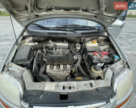 Серый Шевроле Авео, объемом двигателя 1.5 л и пробегом 283 тыс. км за 3900 $, фото 2 на Automoto.ua
