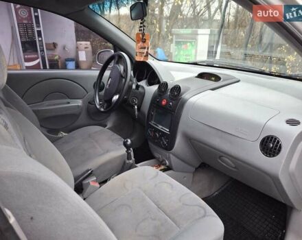 Сірий Шевроле Авео, об'ємом двигуна 1.5 л та пробігом 250 тис. км за 2650 $, фото 3 на Automoto.ua