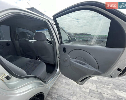 Серый Шевроле Авео, объемом двигателя 1.5 л и пробегом 283 тыс. км за 3900 $, фото 6 на Automoto.ua