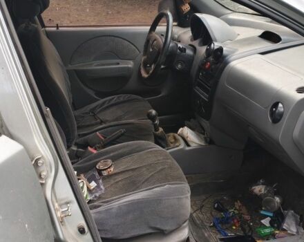 Сірий Шевроле Авео, об'ємом двигуна 1.4 л та пробігом 160 тис. км за 2000 $, фото 5 на Automoto.ua