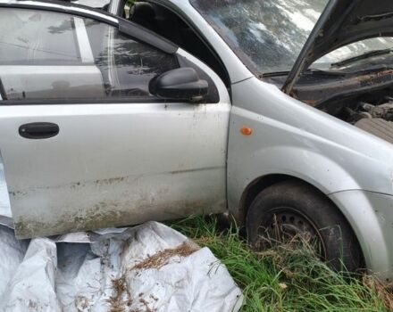 Сірий Шевроле Авео, об'ємом двигуна 1.4 л та пробігом 160 тис. км за 2000 $, фото 4 на Automoto.ua