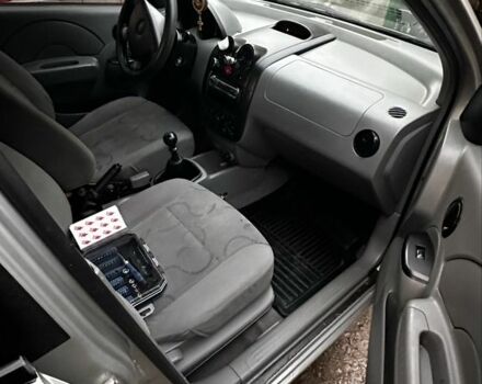 Серый Шевроле Авео, объемом двигателя 1.5 л и пробегом 250 тыс. км за 2840 $, фото 5 на Automoto.ua