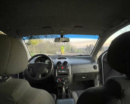 Сірий Шевроле Авео, об'ємом двигуна 1.5 л та пробігом 385 тис. км за 2200 $, фото 9 на Automoto.ua