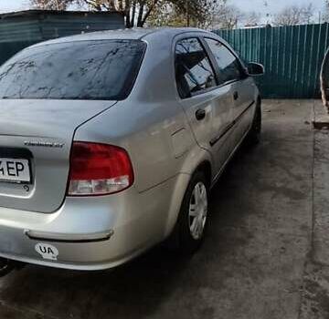 Серый Шевроле Авео, объемом двигателя 1.5 л и пробегом 220 тыс. км за 2700 $, фото 2 на Automoto.ua