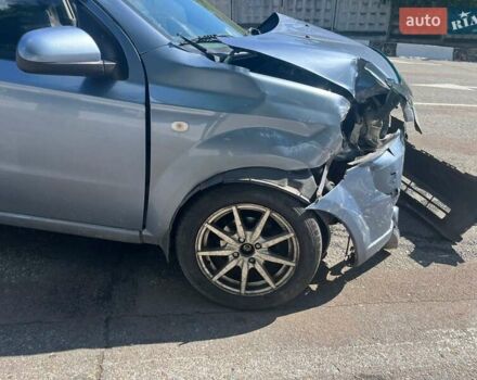 Серый Шевроле Авео, объемом двигателя 1.5 л и пробегом 208 тыс. км за 2000 $, фото 4 на Automoto.ua