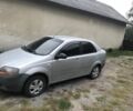 Серый Шевроле Авео, объемом двигателя 1.5 л и пробегом 250 тыс. км за 1600 $, фото 1 на Automoto.ua