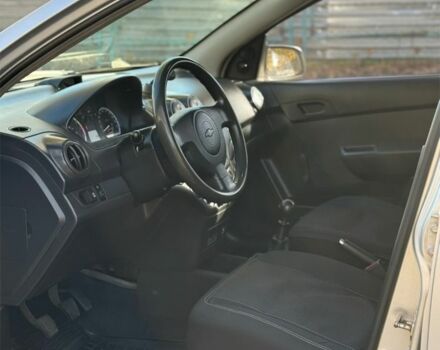 Серый Шевроле Авео, объемом двигателя 1.5 л и пробегом 263 тыс. км за 3400 $, фото 4 на Automoto.ua