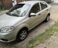 Серый Шевроле Авео, объемом двигателя 1.5 л и пробегом 220 тыс. км за 2450 $, фото 2 на Automoto.ua