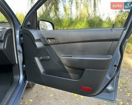 Сірий Шевроле Авео, об'ємом двигуна 1.5 л та пробігом 63 тис. км за 5500 $, фото 30 на Automoto.ua